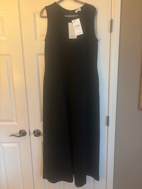 Sleeveless Black Maxi Dress with Pockets